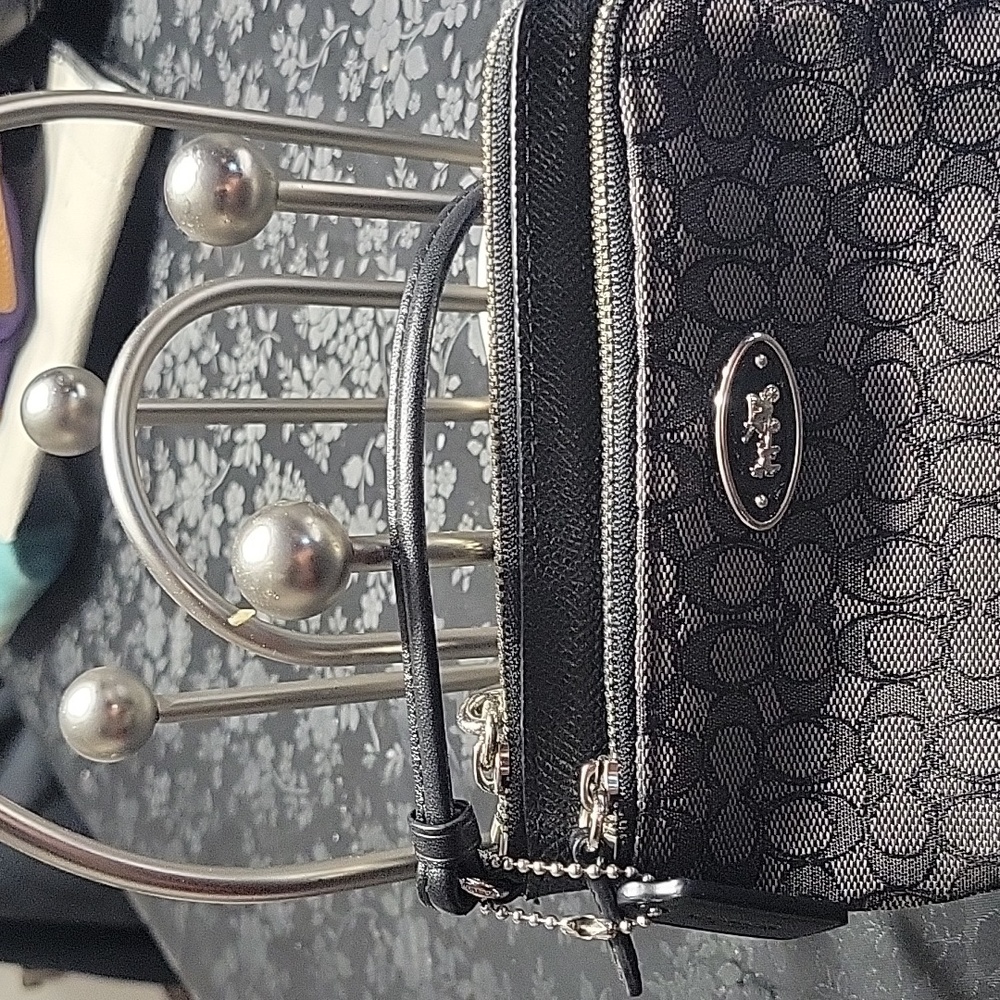 Coach wristlet black